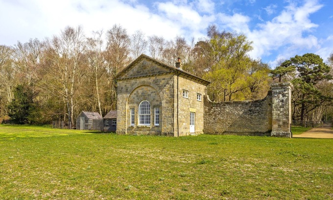 Petworth Cottage | Leconfield Lodge by inspirestays.com - a rural cottage that sleeps 2 guests in 1 bedroom