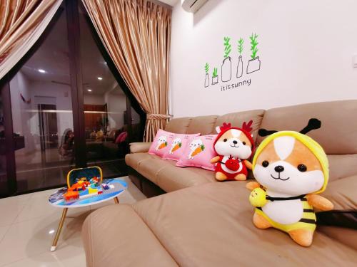 Medini Apartment | Legoland 3min Lakeview HappyRainbowSuite 7Pax 2R2B