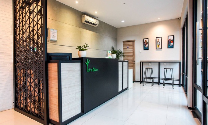 Jakarta Hotel | LeGreen Suite Supomo