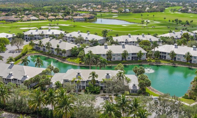 Naples Apartment | Lely Greenlinks Top Floor - on Golf Course, Minutes from Beaches, Downtown!