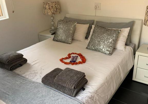 Greater Johannesburg Metropolitan Area House | Lemon Tree Guest Cottage in Featherbrooke Estate