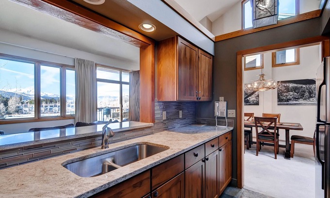 Lakeside Village Condo | Lenawee 1735