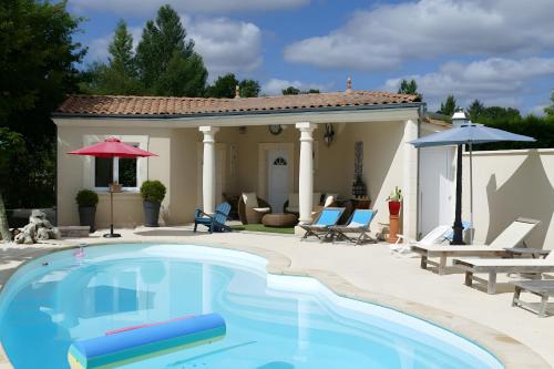 Saint-Aubin-de-Medoc Bed & Breakfast | Les Hortensias Du Monastère