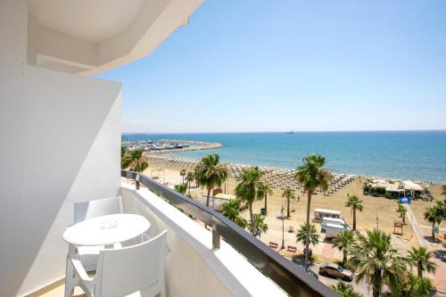 Larnaca City Centre Hotel | Les Palmiers Beach Boutique Hotel & Luxury Apartments