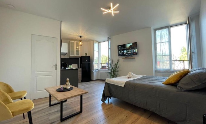 Moret-sur-Loing Apartment | LES PIEDS DANS L’EAU - MORET CENTRE