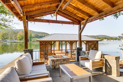 Groveoak House | Less Than 1 Mi to Boat Launch Home with Dock in Scottsboro