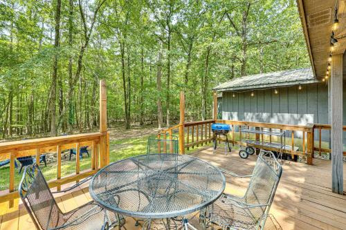 Broken Bow House | Less Than 3 Mi to Broken Bow Lake Hot Tub Haven!