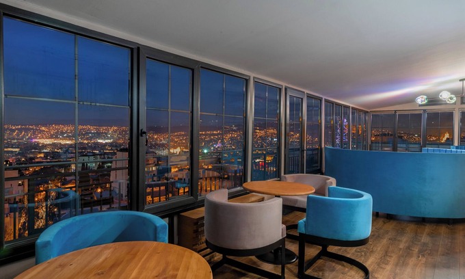 Vera Hotel | Libretto