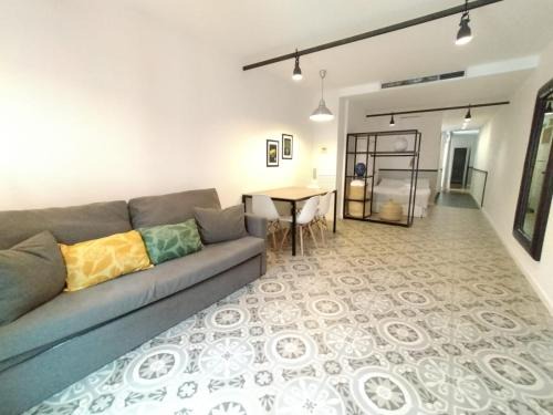 El Raval Apartment | Liceu Apartments by gaiarooms