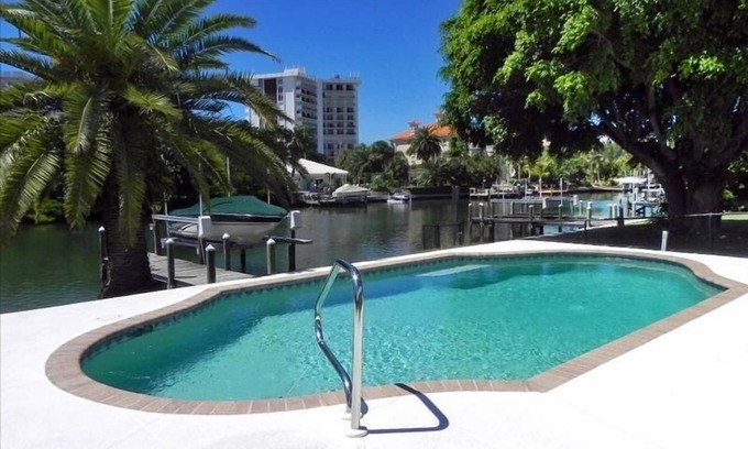 Saint Armands Key House | Lido Beach Retreat is the perfect home for your family vacation