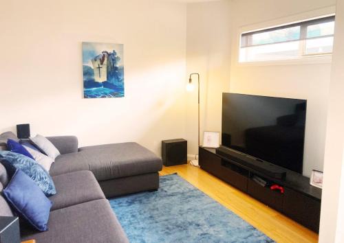 Pascoe Vale Apartment | Light and Bright 2-bedroom Townhouse with Patio