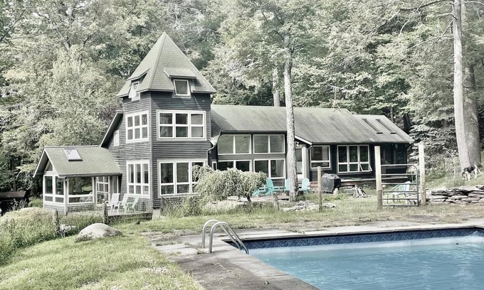 Mount Tremper House | Light filled Architect Beauty With Total Privacyn