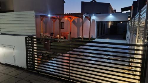 Vasa Koilaniou House | Light garden