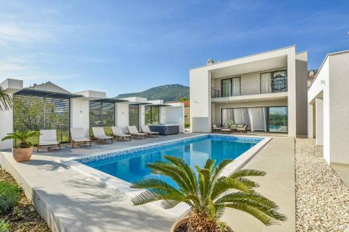 Kastela Villa | Light Star I
