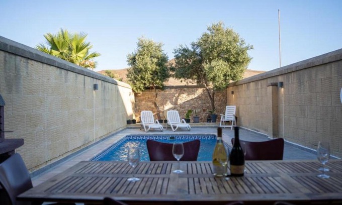 Gharb House | Lighthouse Accommodations - Ta' Clive Farmhouse