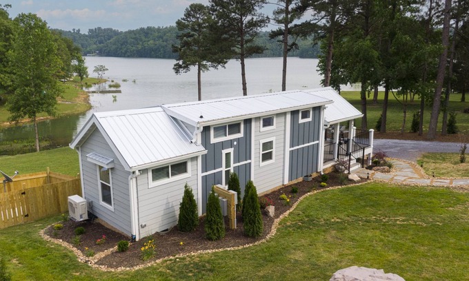 Sevierville Cottage | Lil Lake House! Modern Tiny Home!