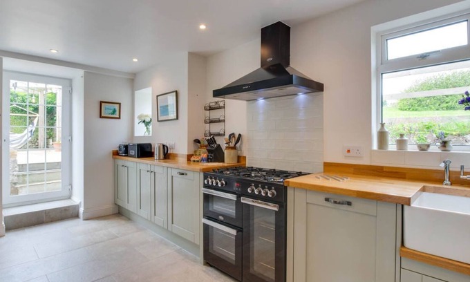 Port-Eynon House | Lilac House in the beautiful Swansea
