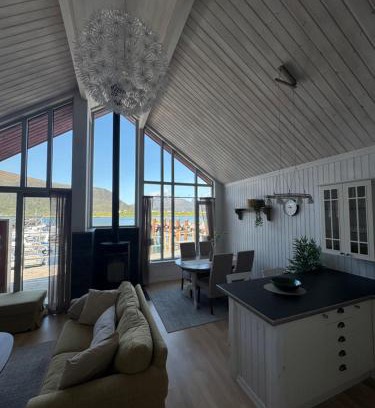 Vestvagøy Apartment | Lilleeideholmen Sjohusutleie