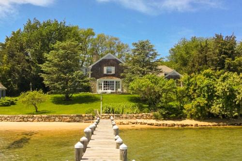Vineyard Haven House | Lily Hill