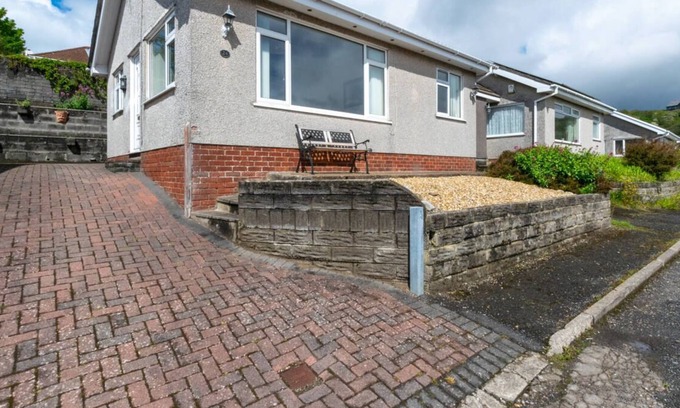 Mumbles Ski Chalet | Limeslade Drive in the beautiful Mumbles