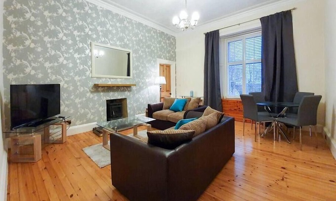 Duloch Apartment | Linburn House Apartment near M90 Amazon