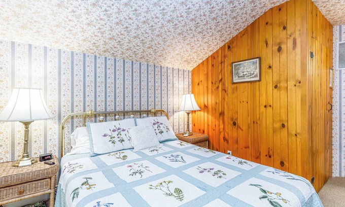 Galena Hotel | Linen&Stone Inn Unit 5, Charming, Historic, 1.5 Blocks to Main St.