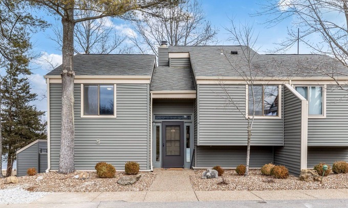 Innsbrook Condo | Lionshead Lake Retreat