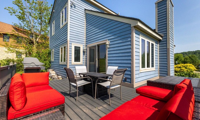 The Galena Territory House | Little Blue Stay l CLEAN 3 BR & FIRE TABLE l A&D Rise Getaways