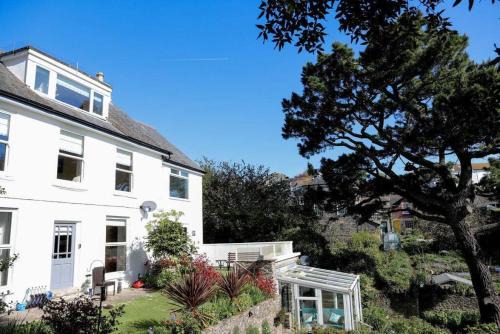 Stoke Fleming House | Little Oasis with Sea Views