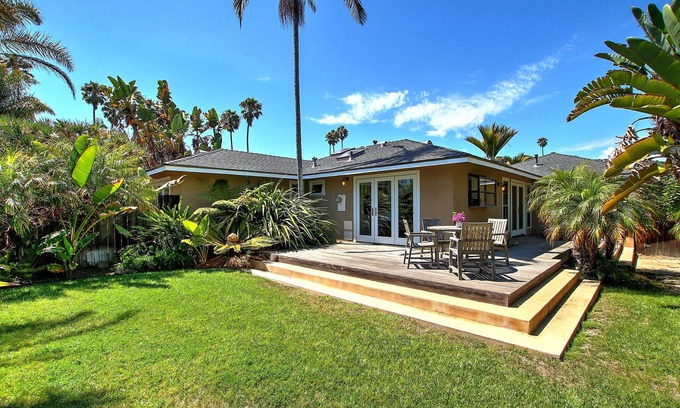East Mesa House | Little Palm Cottage - Steps from Shoreline Park, walk to beach, live like a local