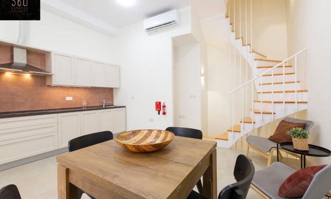 Cospicua Apartment | LIVE like a Local - 3 Cities Home & 2 KING BED by 360 Estates