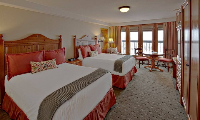 Beaver Creek Apartment | Living Space with Access to Hot Tub, Pool & Gym