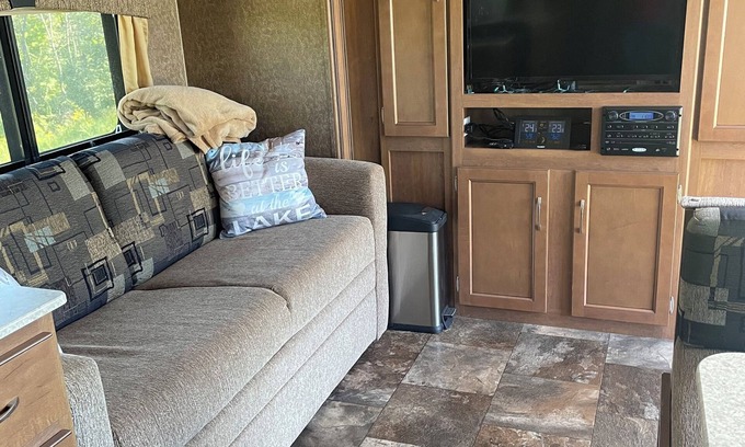 Se Ree House | Living the Lake Life 2 Bedroom Camper at Rough River Lake