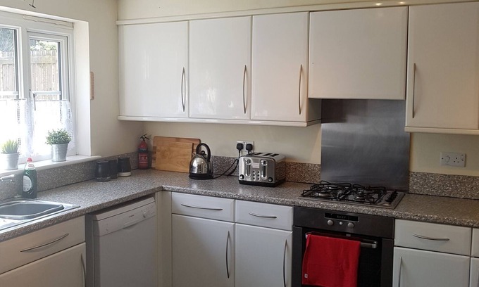 Livingston House | Livingston 4 Bedroom Townhouse - Central Belt of Scotland