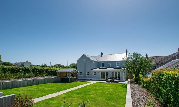 Gorslas Cottage | Llety Celyn - The Hollies