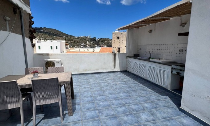 Lipari Historic Centre Condo | LO NARDO ACCOMMODATION