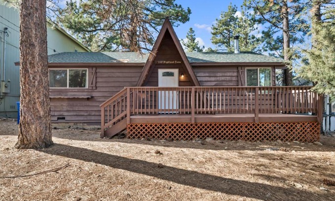 Sugarloaf House | Lobo's Den