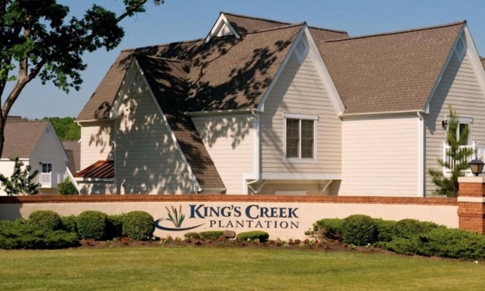 Lackey Cottage | Located 5 minutes away from Jamestown, Yorktown, Kingsmill, Busch Gardens.