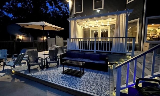 Granger House | LOCATION A+ Spacious 5-bedroom home, walk to dinner & ice cream. A kid kingdom!