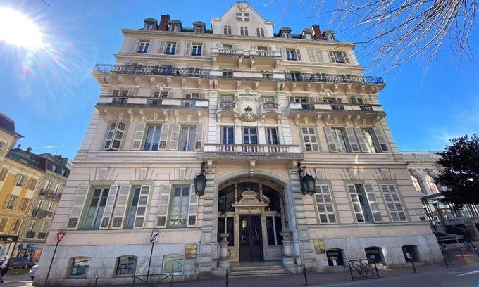 Aix-les-Bains City Center Apartment | Location dans le Grand Hotel d'Aix les bains