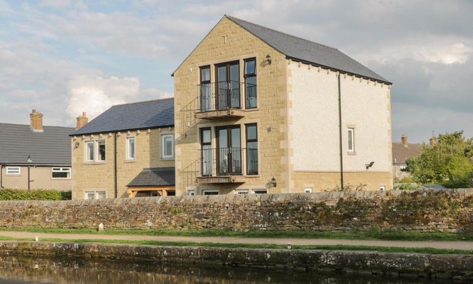 Gargrave House | Lock View