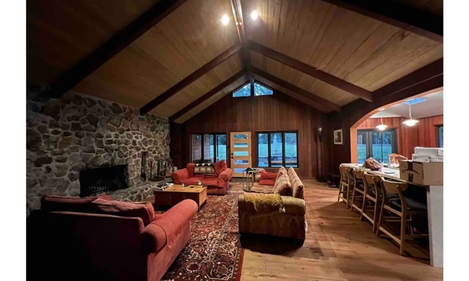 Mendocino Cabin | Lodge in the Redwoods with free EV Charging