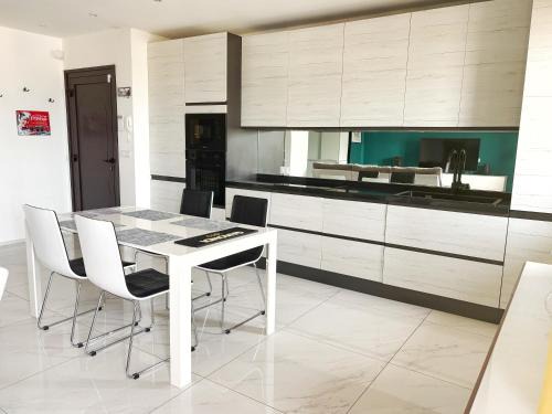 Como Apartment | Loft Vista Panoramica - 10 min from Como - Chiasso
