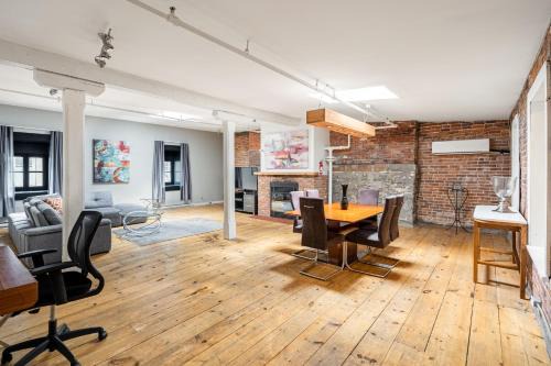 Old Montreal Apartment | Lofts du Vieux-Port by Gray Collection