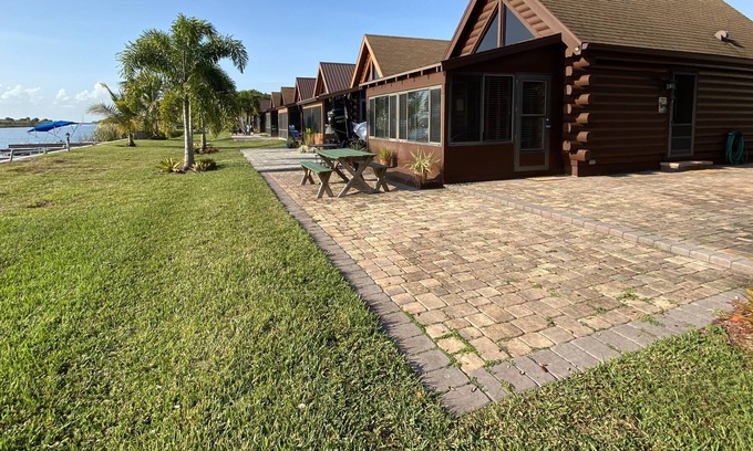 Okeechobee Cabin | Log Cabin on the Lake