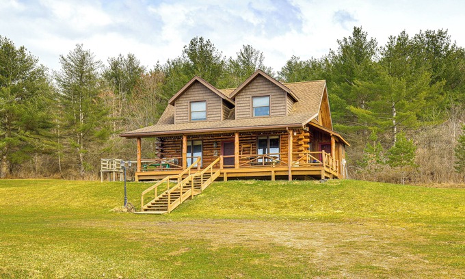 Hornell Cabin | Log Cabin w/Pond & Trail Access in Almond!
