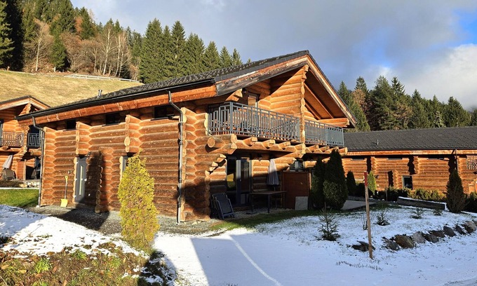 Sonnenalpe Nassfeld Ski Chalet | Log house near top ski resort