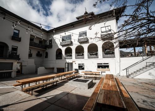 Leavenworth Hotel | LOGE Leavenworth - Downtown