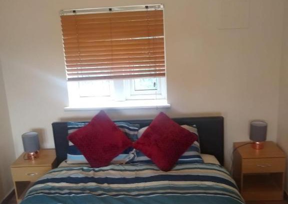 College Park and Old Oak Hotel | London Zone-2 Large Central Roomz