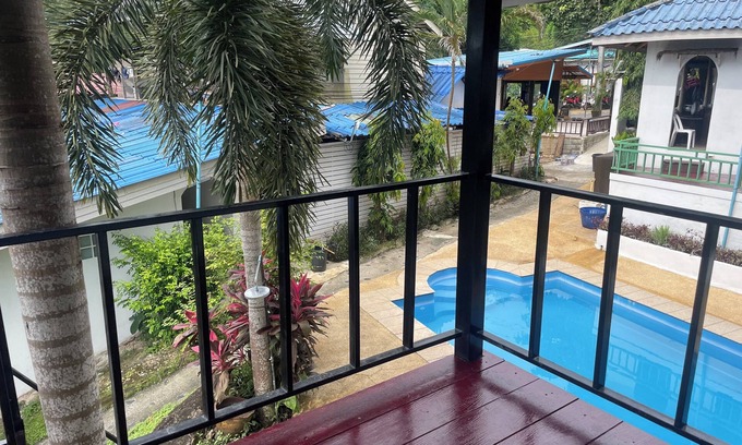 Bai Lan Hotel | Lonely Beach Pool Resort